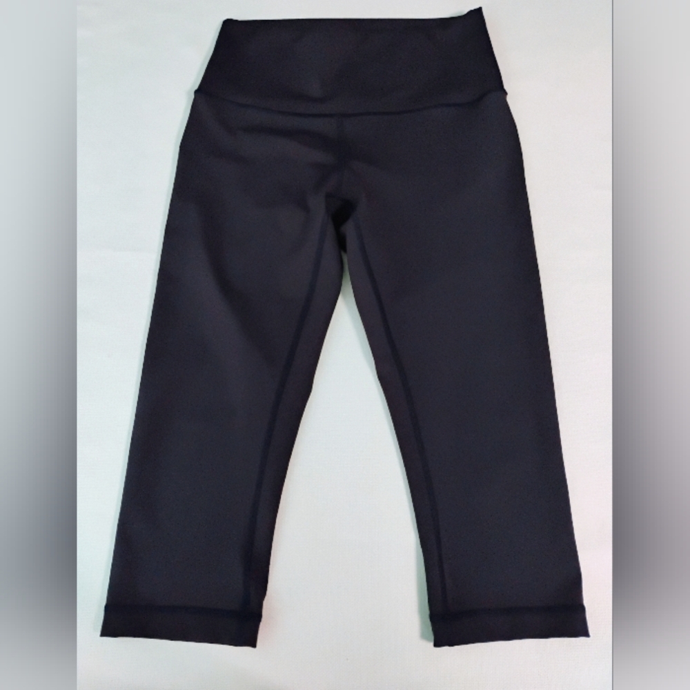 Lululemon Sz 6 Navy Blue Crop Leggings
